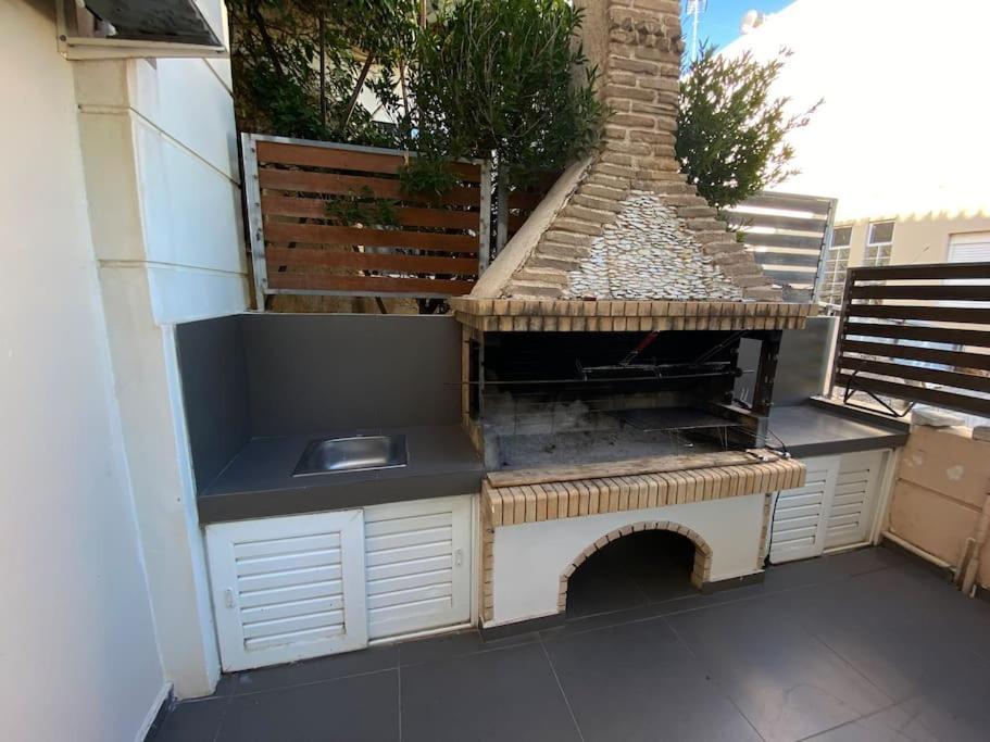 Cozy 2 Room Apartment With Garden Near Athens Air-Port Artemida  Exterior foto